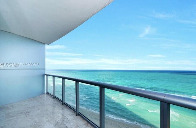 Building Photo - 17001 Collins Ave