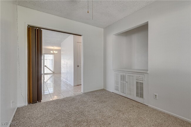 Building Photo - 6211 Meadow Brook Ln