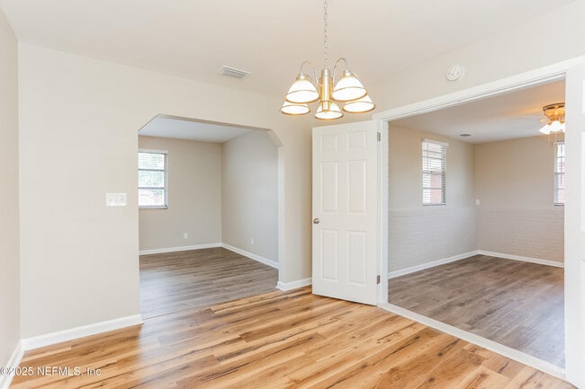 Building Photo - 6603 Syringa Ln