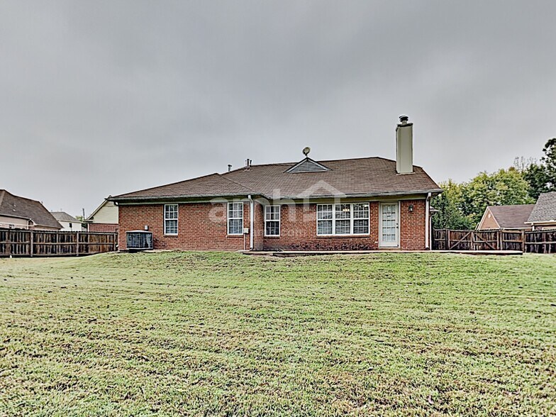Building Photo - 9289 Oakengate Cv