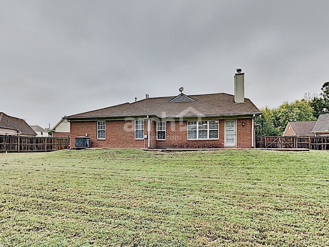 Building Photo - 9289 Oakengate Cv