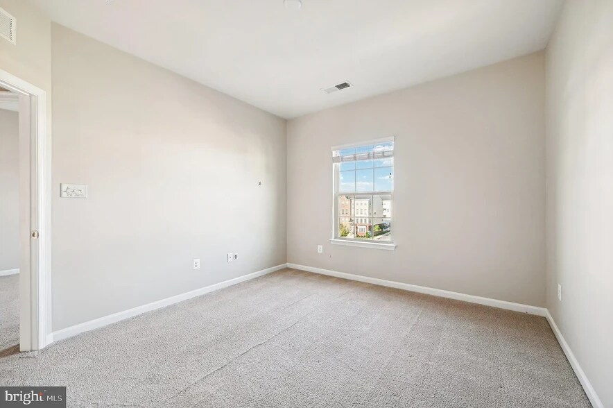 Building Photo - 6026 Forum Sq