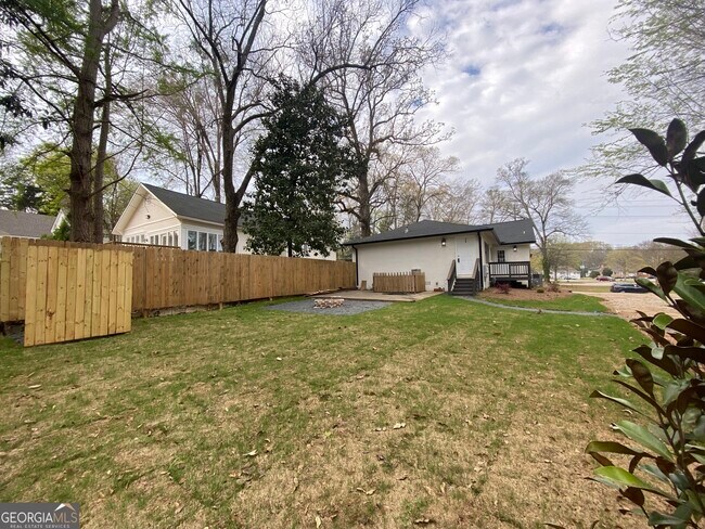 Building Photo - 1007 Vernon St