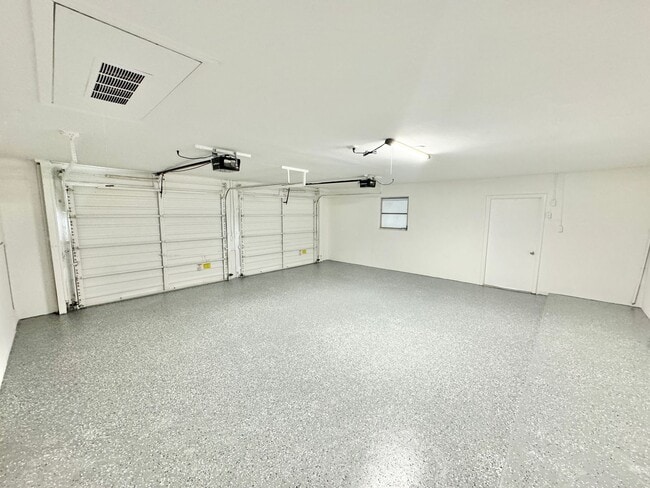 Building Photo - ** CENTRAL NAPLES ** 3 BED + DEN / 2 BATH ...