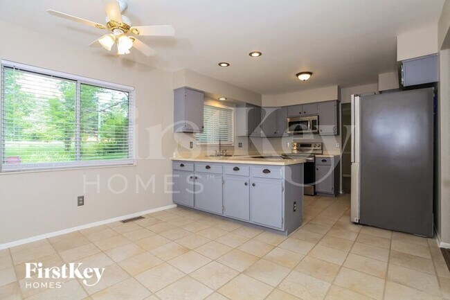 Building Photo - 6015 Sovereign Dr