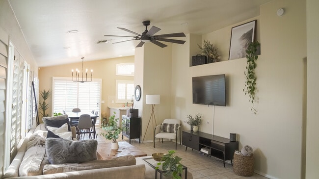 Building Photo - 3915 E Renee Dr