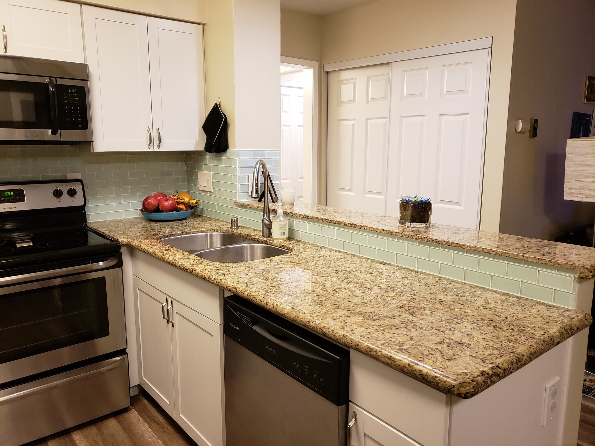 Ample kitchen counter space and large pantry - 1775 Diamond St