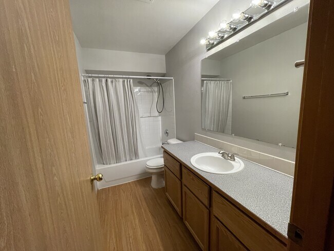 Building Photo - 332 E Prospect St