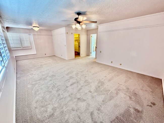 Building Photo - Distinctive and Spacious 5-BR Home in Bloomington