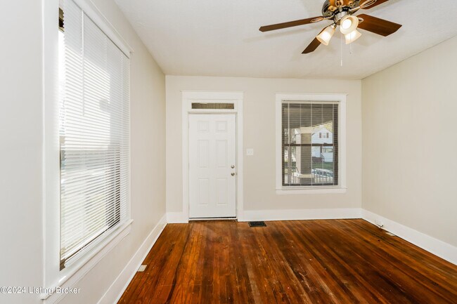 Building Photo - 2133 W Lee St