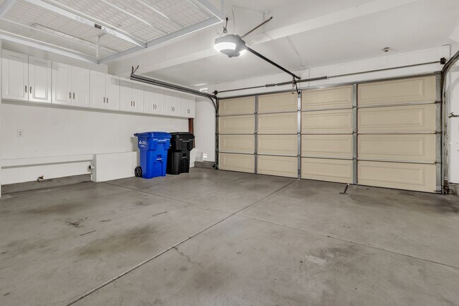 Building Photo - 26090 Stonehaven Dr