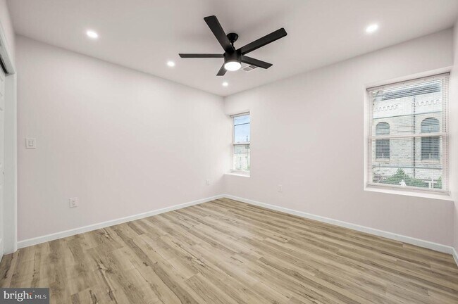Building Photo - 437 W Girard Ave