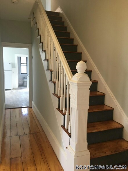 Primary Photo - 10 Saunders St