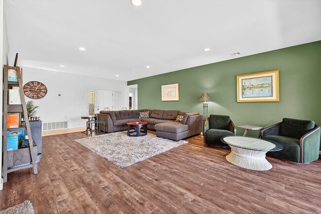 Building Photo - 42430 Adams St