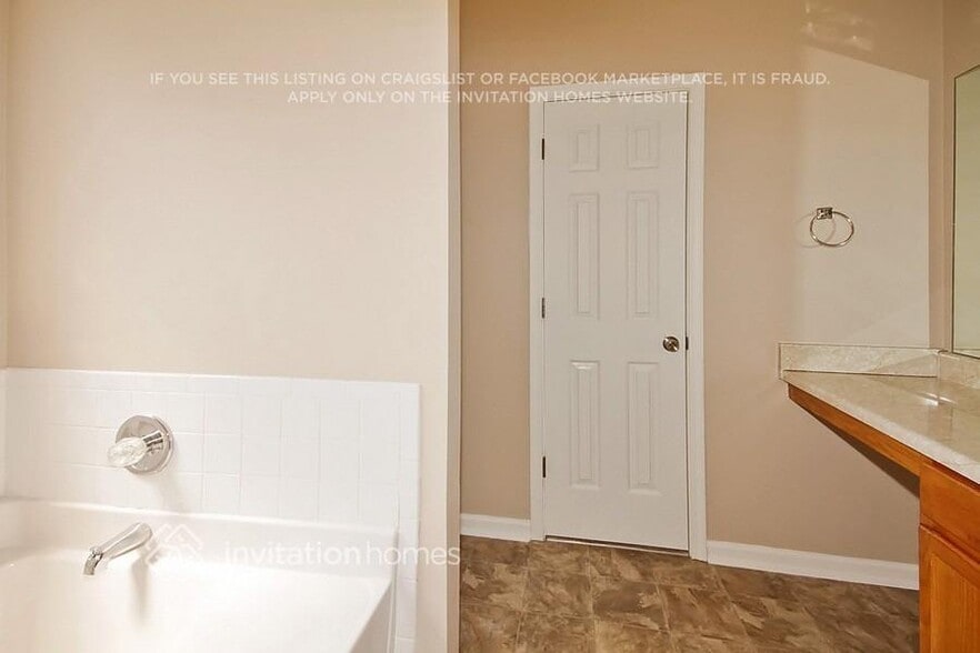 Building Photo - 4937 Bryant Dr