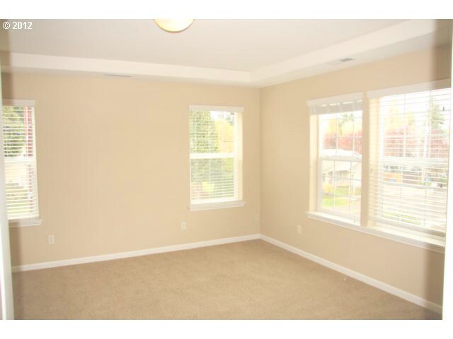 Building Photo - 5803 NE 73rd Cir