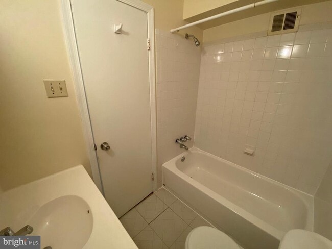 Building Photo - 2822 Hogan Ct