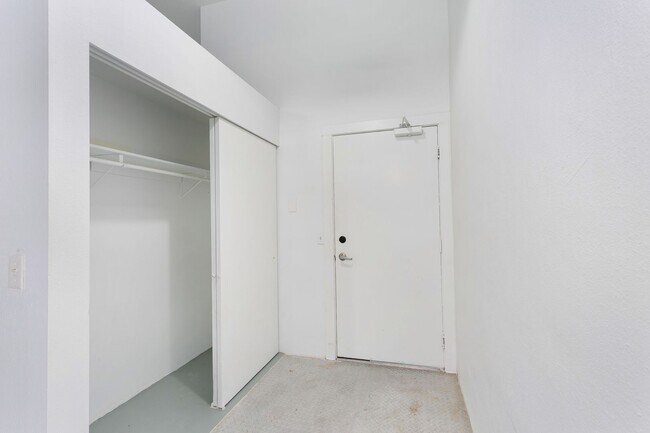 Building Photo - 5240 S Tacoma Way