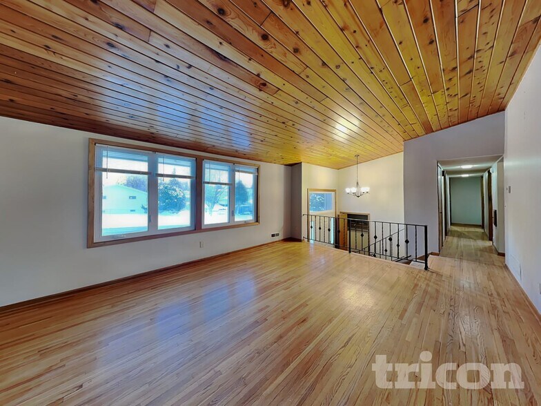 Building Photo - 9241 34th Ave N