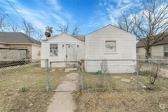 Building Photo - 211 Henry St