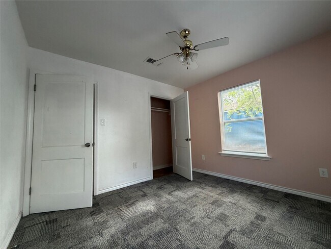 Building Photo - 303 Magnusson Ave