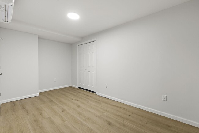 Building Photo - 173 Van Horne St