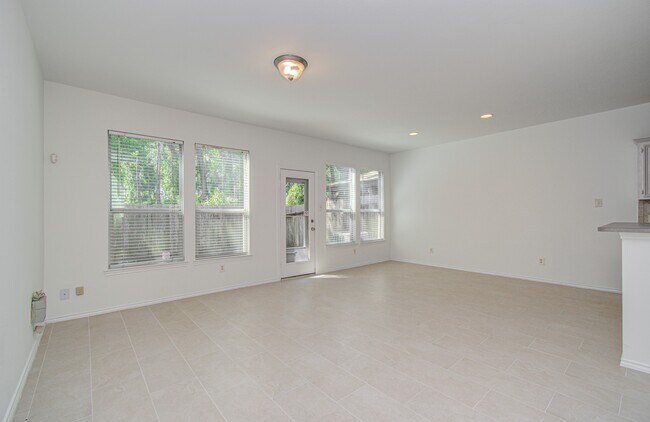 Building Photo - 743 Hallsleigh Ln