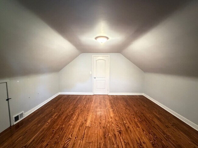 Building Photo - The 3 Bedroom In St. Matthews You've Been Looking For!