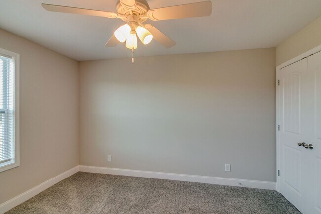 Building Photo - 1132 Eagle's View Dr