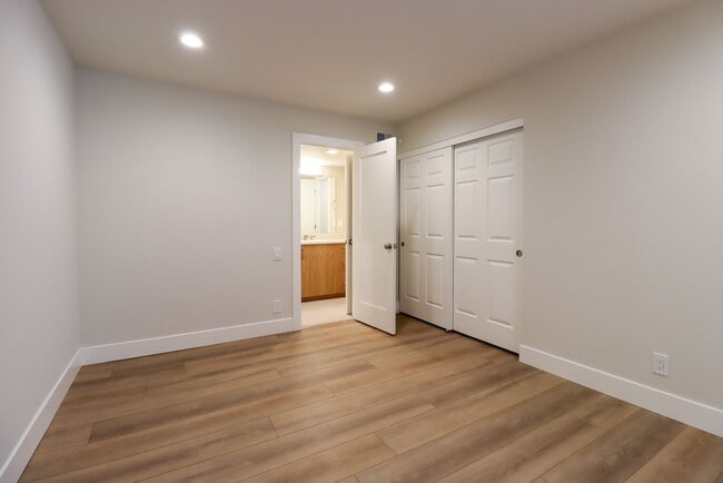 Building Photo - FULLY RENOVATED 3 BEDROOM, 2 BATHROOM TOWN...