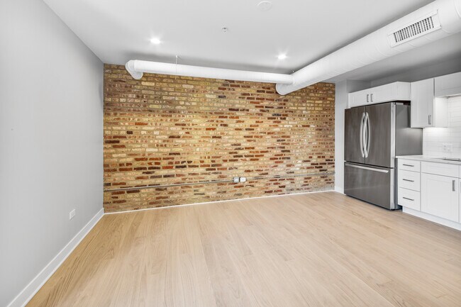 Building Photo - 4638 N Ashland Ave