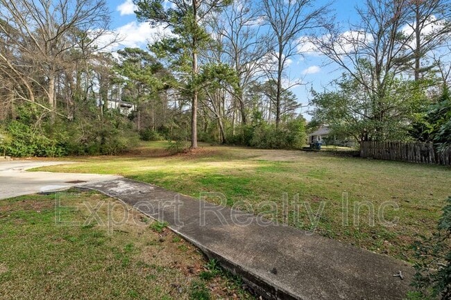 Building Photo - 1542 Somerset Dr