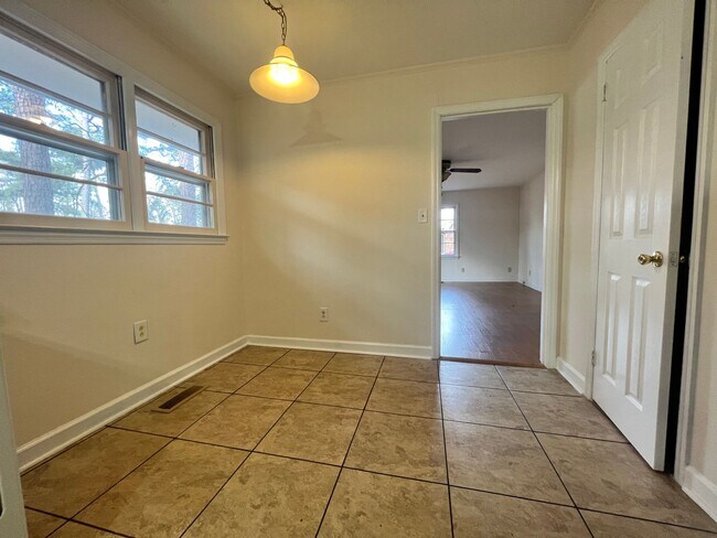 Building Photo - 3 bedroom home located off Neuse Blvd