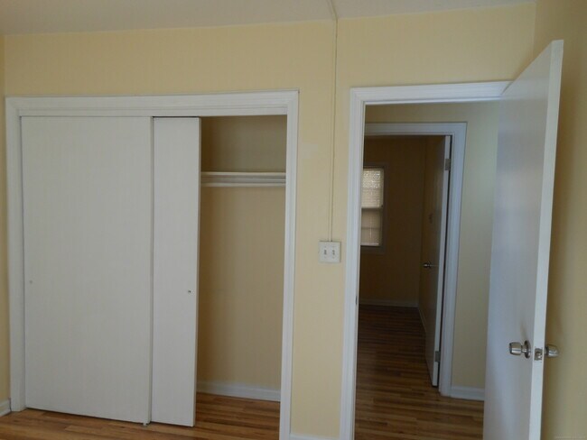 Building Photo - 646 Howe Ave