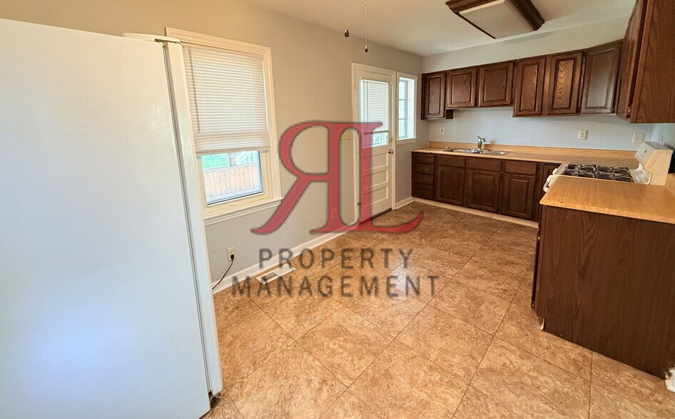 Building Photo - 1011 Mohican Ave