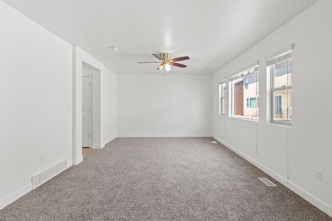 Building Photo - 2668 Cottonwood Dr