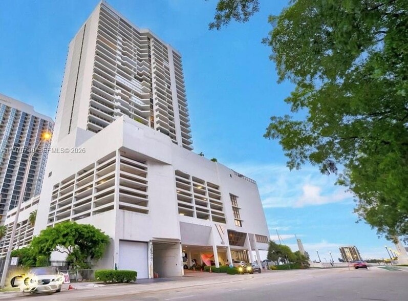 Building Photo - 555 NE 15th St