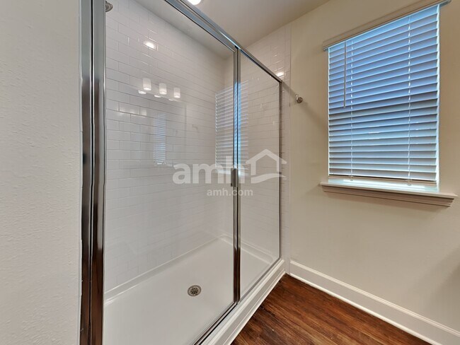 Building Photo - 1019 Tan Tara Trl