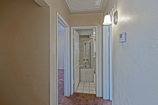 Building Photo - SPACIOUS, BRIGHT & AIRY, 3BR2BA HOME W/ GR...