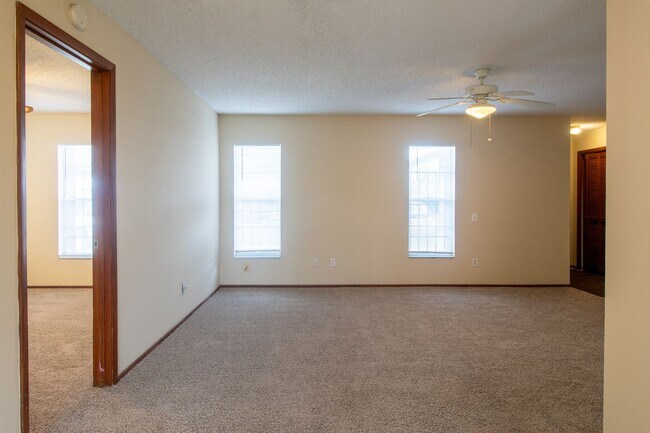 Building Photo - Move-In Ready 3-Bedroom, 2-Bathroom Rental...