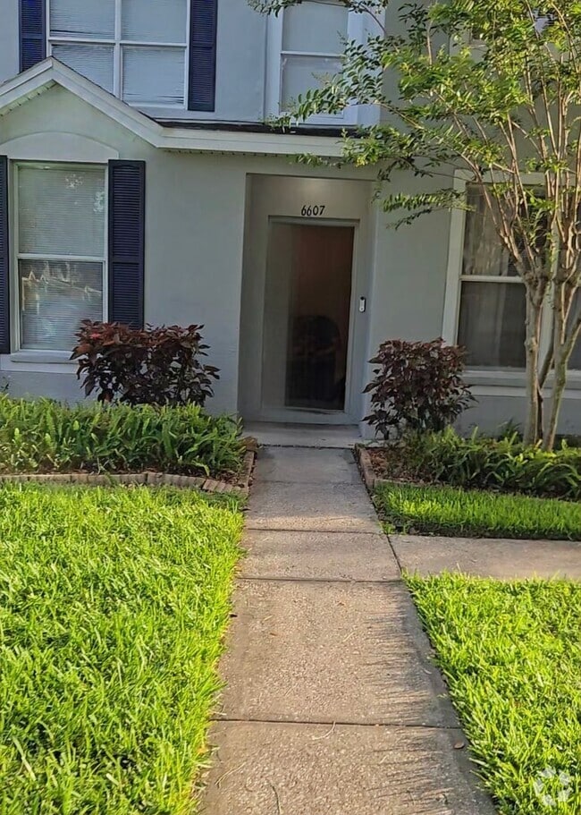 Building Photo - SPACIOUS, BEAUTIFUL 3 BEDROOM 2.5 BATH TOW...