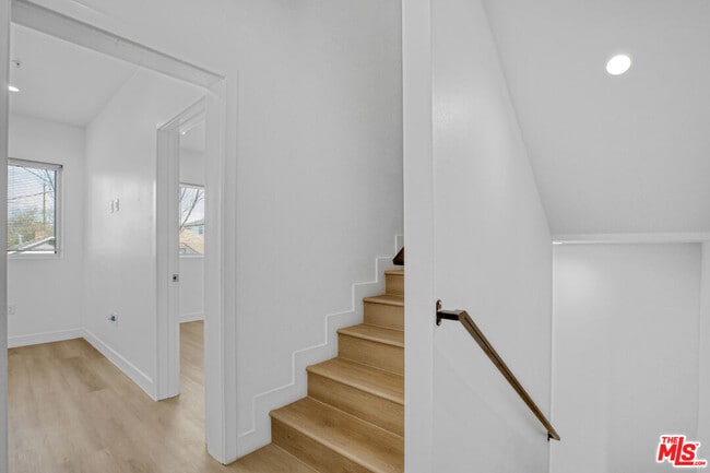 Building Photo - 618 E 28th St