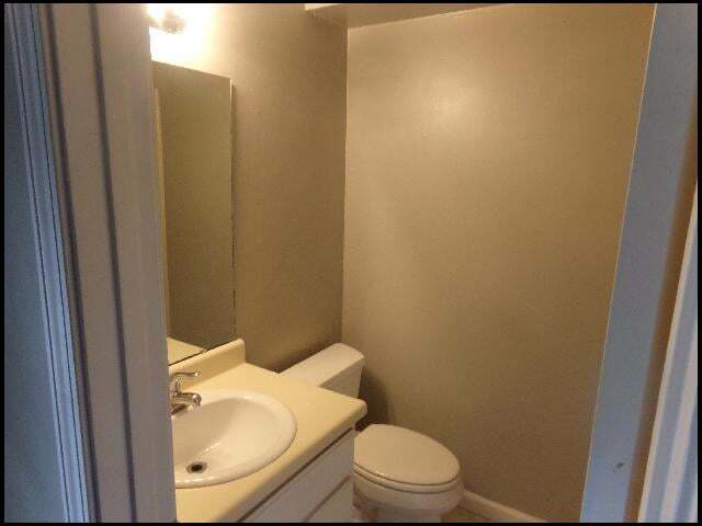 Building Photo - 45 Point W Cir