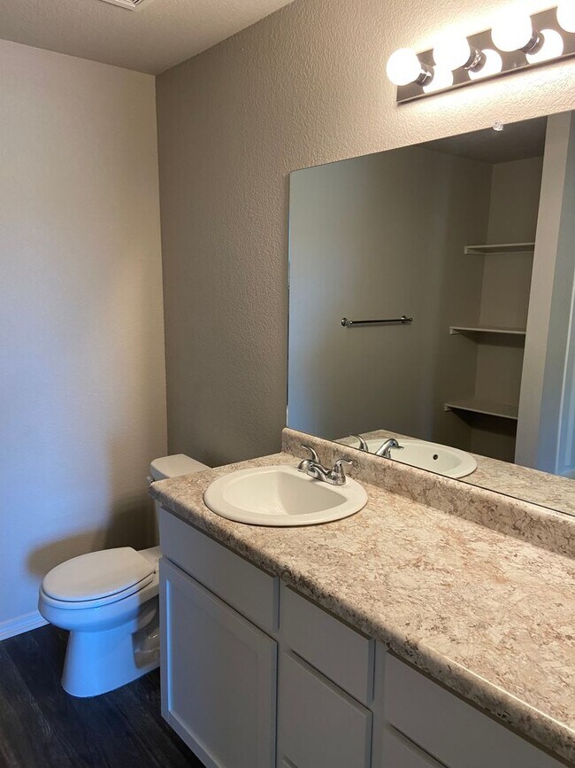 Building Photo - *Pre-leasing* Four Bedroom | Two Bathroom ...