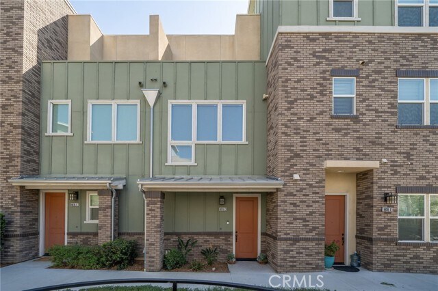 Building Photo - 8836 Jacaranda Ave