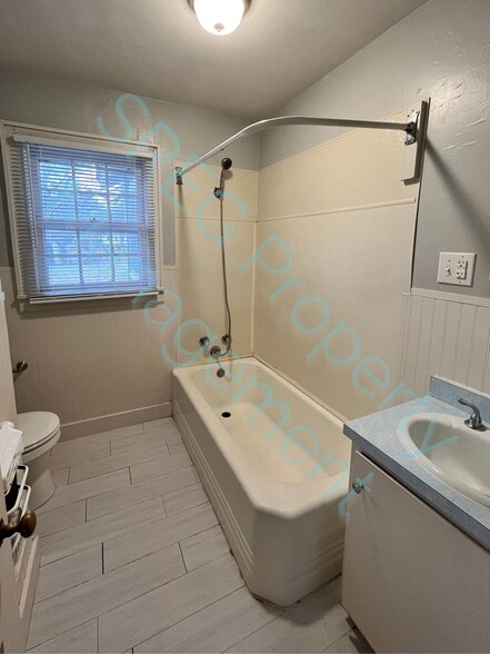 Building Photo - 607 N James St