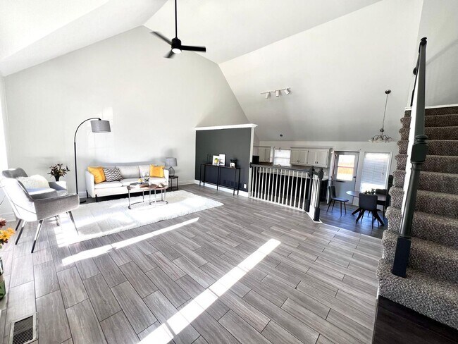 Building Photo - COMING SOON!! HUGE Northland 4 Bed 2.5 Bat...