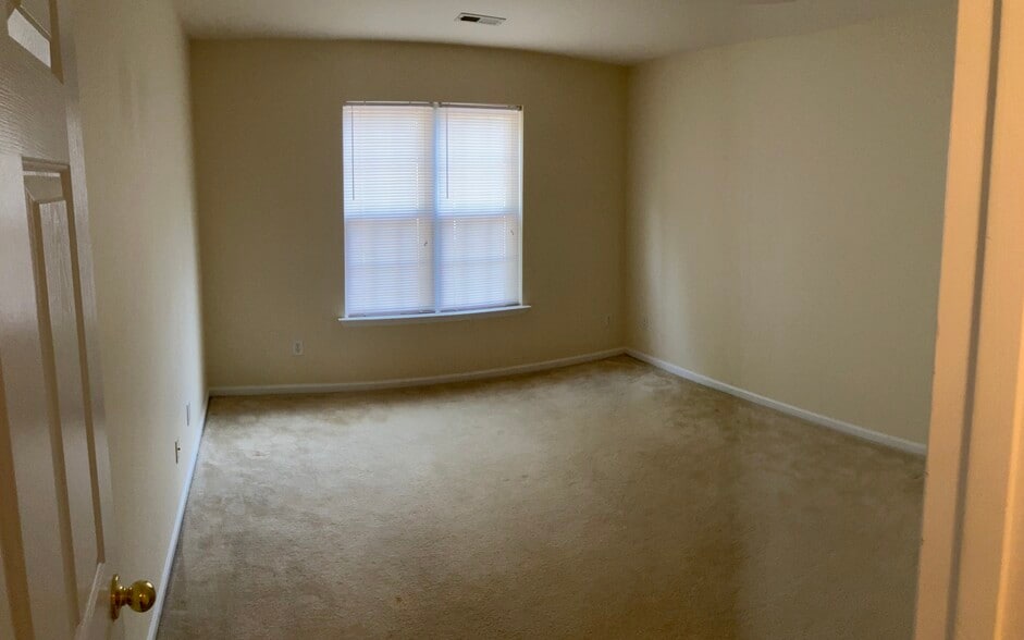 Bedroom 2 - 3202 Pine Pointe St
