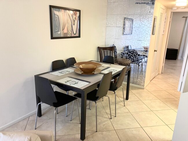 Building Photo - 100 Ventnor E