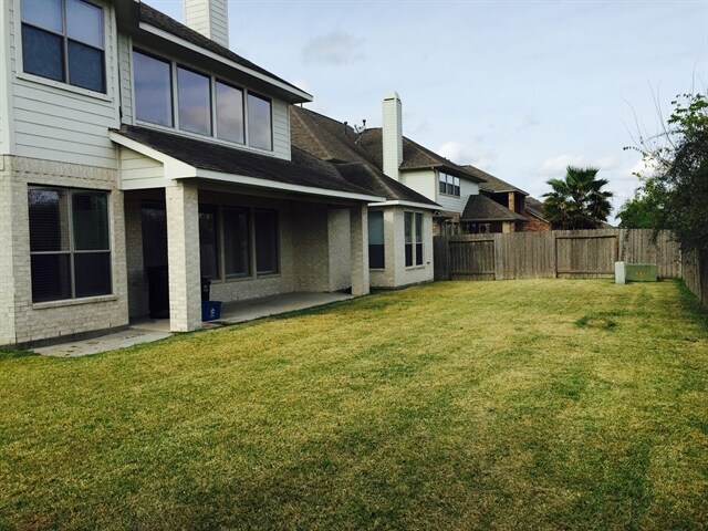 Building Photo - 325 Lancaster Ln